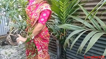 Bengali housewife enjoys outdoor sex with husband in red saree (Official video by Localsex31)