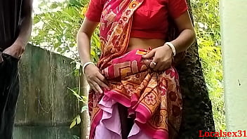 Indian housewife gets outdoor sex in village