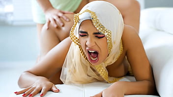 Hijab girl's first time: Persuading her to have sex despite cultural restrictions